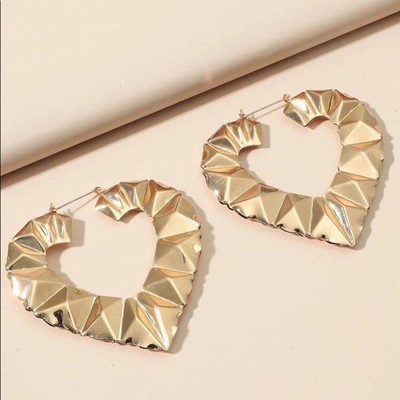 ❤️ Super huge hollow statement heart hoop earrings - Picture 3 of 3